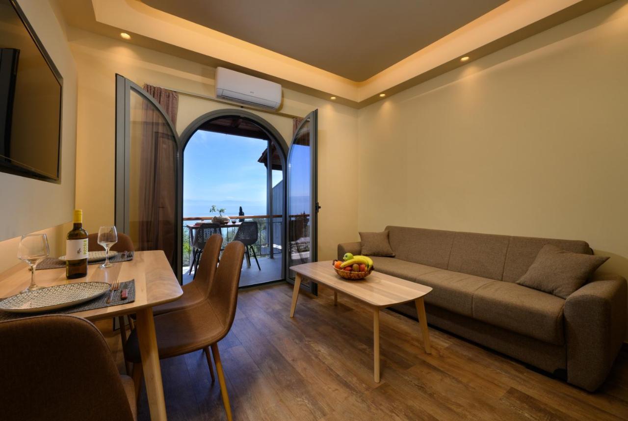 Seven Keys Luxury Suites Achilleion Bagian luar foto